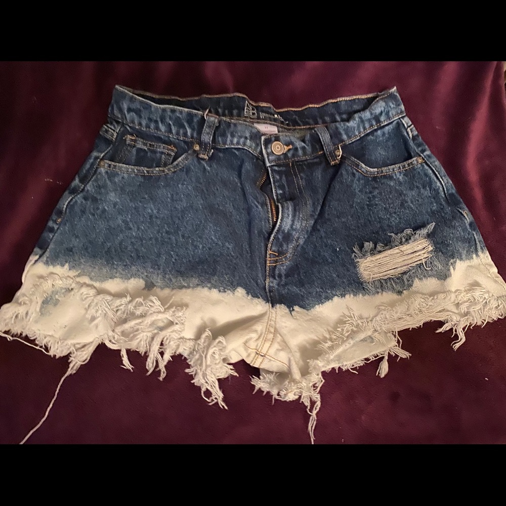 No boundaries size 11 shorts